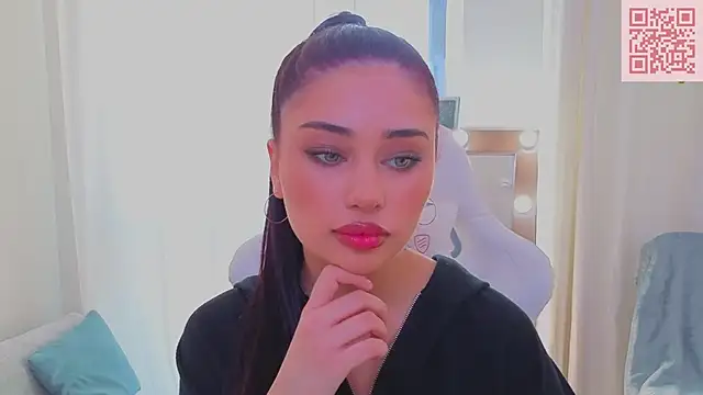 Snapshot of Sofia_Plump chatting on 03-22-26, 10:07 Sofia Plump online show from 03-22-26, 10:07