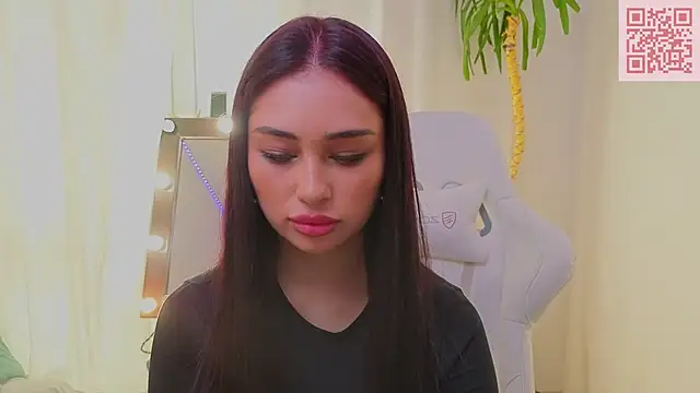 Snapshot of Sofia_Plump chatting on 03-25-26, 09:04 Sofia Plump online show from 03-25-26, 09:04