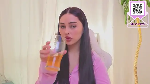 Snapshot of Sofia_Plump chatting on 03-29-26, 11:54 Sofia Plump online show from 03-29-26, 11:54