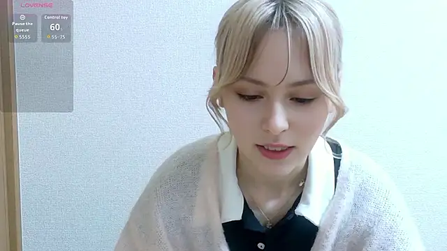 Snapshot of e_ri_ka93 chatting on 06-04-26, 01:17 e ri ka93 online show from 06-04-26, 01:17