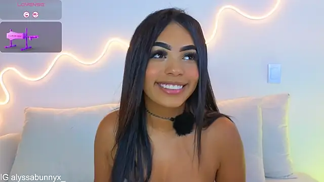 Snapshot of Alyssa_bunnyx chatting on 04-04-26, 01:48 Alyssa bunnyx online show from 04-04-26, 01:48