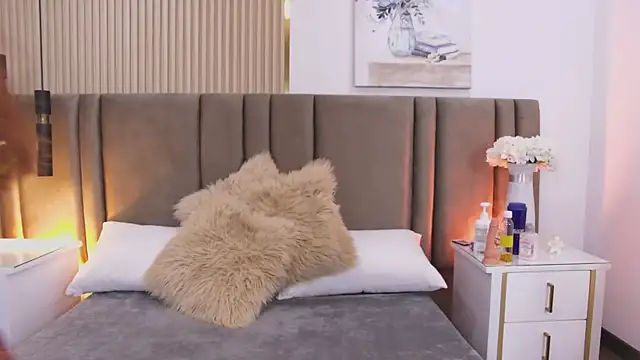 Snapshot of SaraLugo chatting on 03-27-26, 07:35 SaraLugo online show from 03-27-26, 07:35