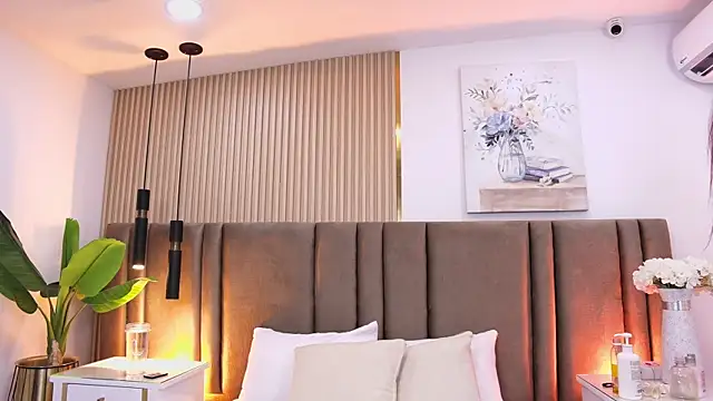 Snapshot of SaraLugo chatting on 04-01-26, 07:44 SaraLugo online show from 04-01-26, 07:44