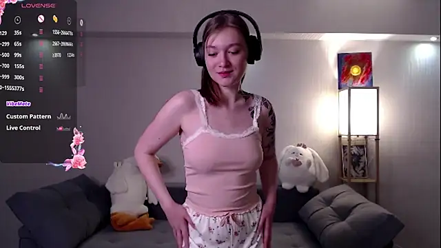 Snapshot of Mirrrra1 chatting on 03-14-26, 08:36 Mirrrra1 online show from 03-14-26, 08:36