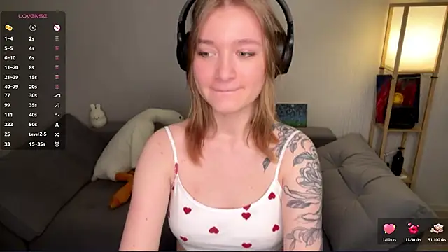 Snapshot of Mirrrra1 chatting on 03-24-26, 08:58 Mirrrra1 online show from 03-24-26, 08:58