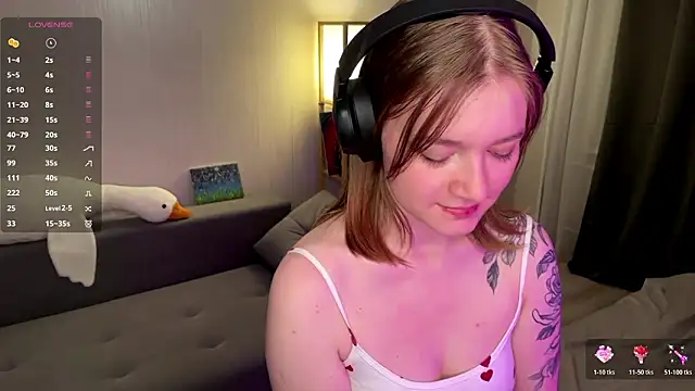 Snapshot of Mirrrra1 chatting on 03-27-26, 07:46 Mirrrra1 online show from 03-27-26, 07:46