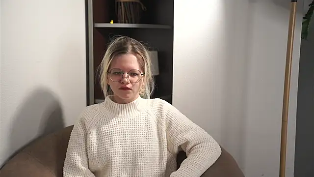 JuleeAndrea online show from 02-10-26, 05:00