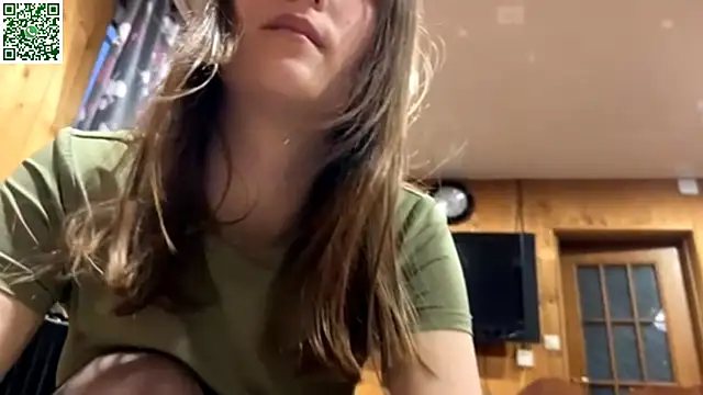 Snapshot of VickieKush chatting on 04-22-26, 04:08 VickieKush online show from 04-22-26, 04:08