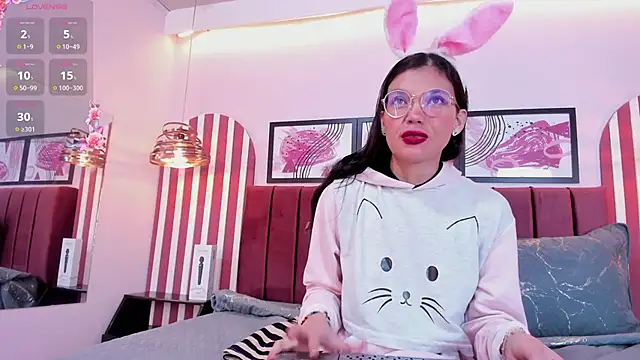 Snapshot of candice_johnss chatting on 02-18-26, 12:23 candice johnss online show from 02-18-26, 12:23