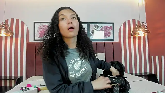 Snapshot of candice_johnss chatting on 03-25-26, 04:02 candice johnss online show from 03-25-26, 04:02