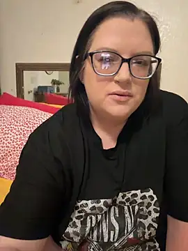 FreaksOffALeash3261 online show from 05-26-26, 04:41