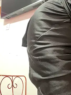 Snapshot of alana__070 chatting on 02-12-26, 12:33 alana 070 online show from 02-12-26, 12:33