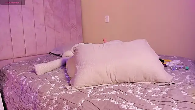 Snapshot of Ashley_Beaomunt chatting on 04-01-26, 01:41 Ashley Beaomunt online show from 04-01-26, 01:41