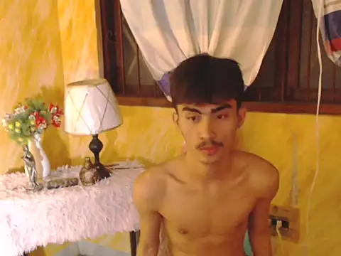 Snapshot of PlayWSlimm chatting on 02-13-26, 02:02 PlayWSlimm online show from 02-13-26, 02:02