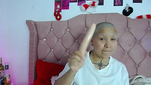 Snapshot of nat_evans8 chatting on 03-11-26, 03:01 nat evans8 online show from 03-11-26, 03:01