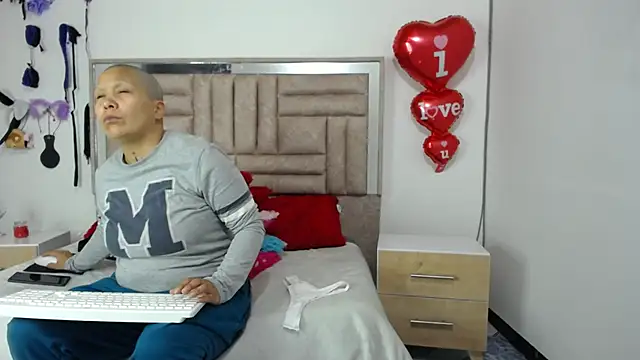 Snapshot of nat_evans8 chatting on 03-12-26, 10:05 nat evans8 online show from 03-12-26, 10:05