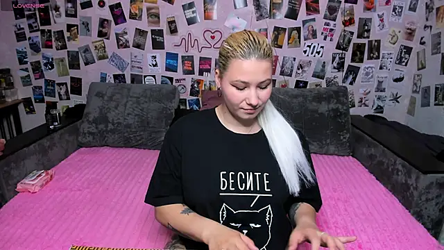Snapshot of x_Ulya1cutex chatting on 05-03-26, 04:02 x Ulya1cutex online show from 05-03-26, 04:02