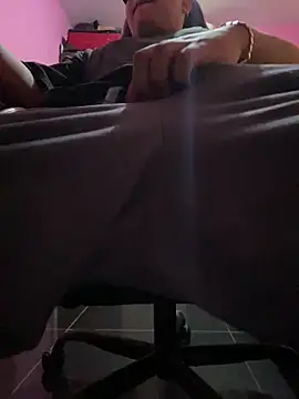 Snapshot of Ggadezpr chatting on 02-13-26, 03:30 Ggadezpr online show from 02-13-26, 03:30