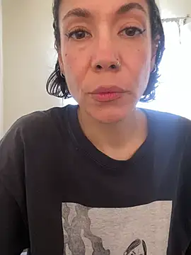 Snapshot of JeanneDuval8888 chatting on 04-10-26, 10:25 JeanneDuval8888 online show from 04-10-26, 10:25