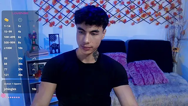 Snapshot of IanWest_ chatting on 05-18-26, 08:36 IanWest online show from 05-18-26, 08:36