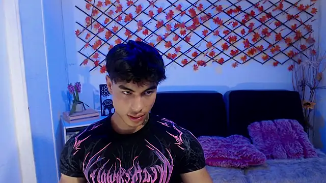Snapshot of IanWest_ chatting on 05-19-26, 08:59 IanWest online show from 05-19-26, 08:59