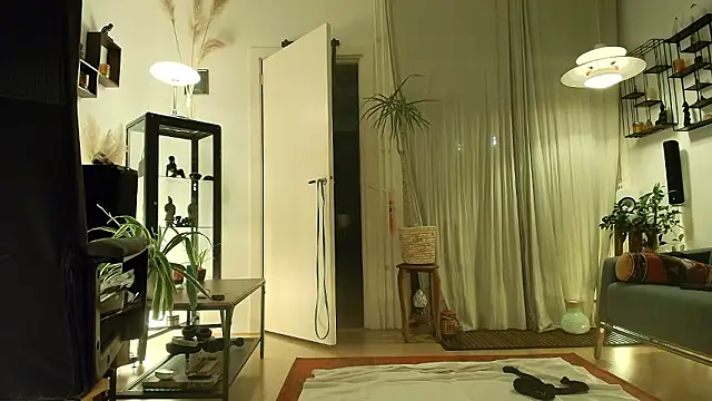 Snapshot of MiloXLive chatting on 03-13-26, 12:50 MiloXLive online show from 03-13-26, 12:50