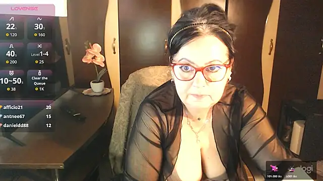 exiMIlf online show from 05-11-26, 04:04
