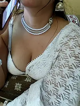 Snapshot of Queen_india1 chatting on 02-20-26, 06:37 Queen india1 online show from 02-20-26, 06:37