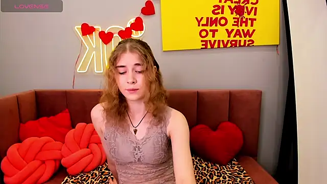 LucySerene online show from 02-12-26, 08:20