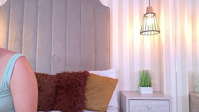 Hana Stone online show from 03-25-26, 02:06