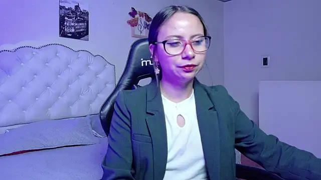 Snapshot of Mei_hells chatting on 03-28-26, 02:33 Mei hells online show from 03-28-26, 02:33