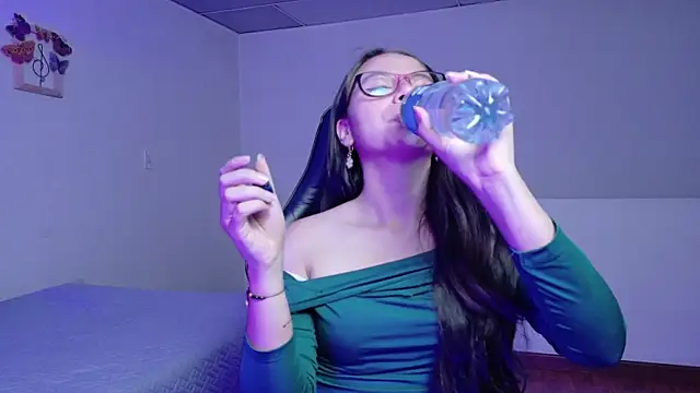 Snapshot of Mei_hells chatting on 03-29-26, 11:38 Mei hells online show from 03-29-26, 11:38