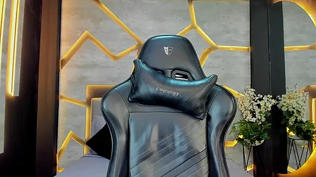 Snapshot of SinLickerr chatting on 02-25-26, 07:34 SinLickerr online show from 02-25-26, 07:34