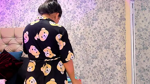 Snapshot of CloheBell chatting on 02-17-26, 12:01 CloheBell online show from 02-17-26, 12:01