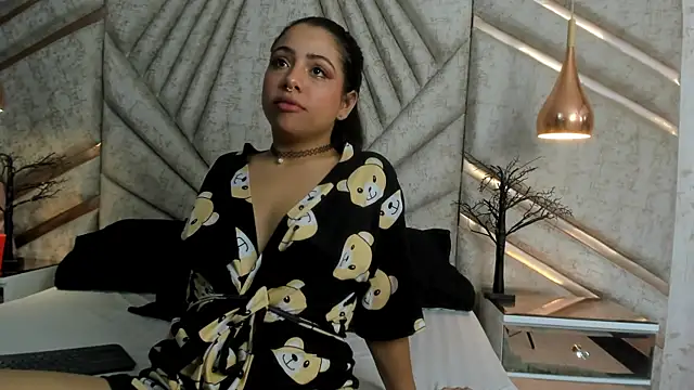 Snapshot of CloheBell chatting on 03-04-26, 12:44 CloheBell online show from 03-04-26, 12:44