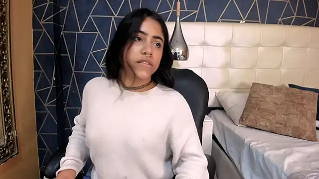 Snapshot of CloheBell chatting on 03-18-26, 09:07 CloheBell online show from 03-18-26, 09:07