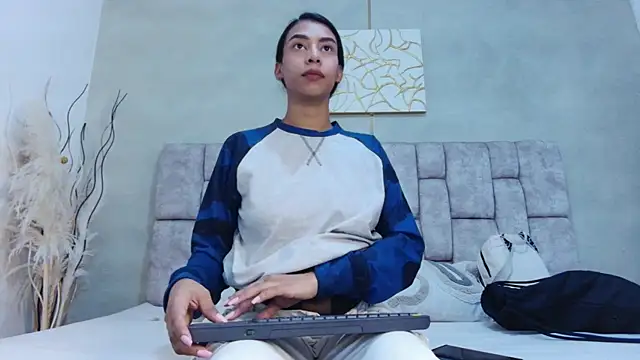 MelanyStone  online show from 05-12-26, 01:52