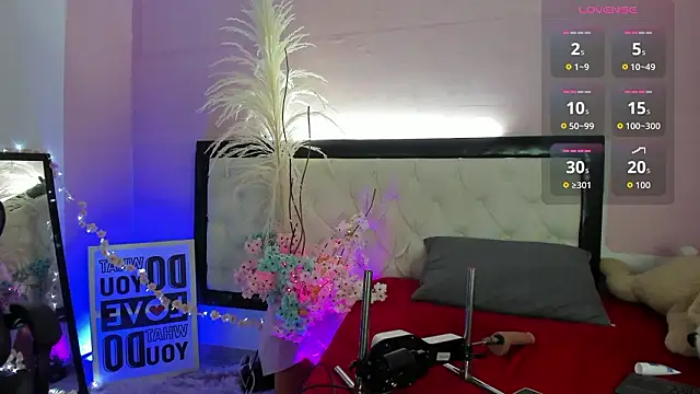 Snapshot of Siena_fox chatting on 03-10-26, 07:19 Siena fox online show from 03-10-26, 07:19