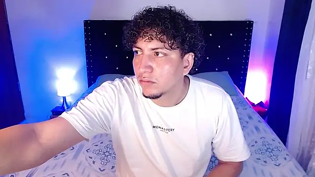 Snapshot of Aaron_Mackenzy chatting on 02-13-26, 01:01 Aaron Mackenzy online show from 02-13-26, 01:01