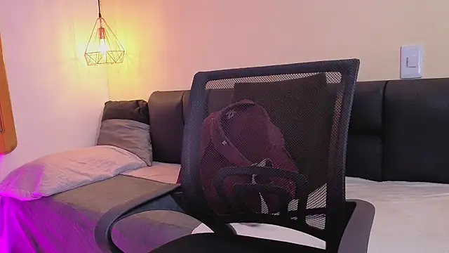 Hanna Williams   online show from 03-27-26, 08:30