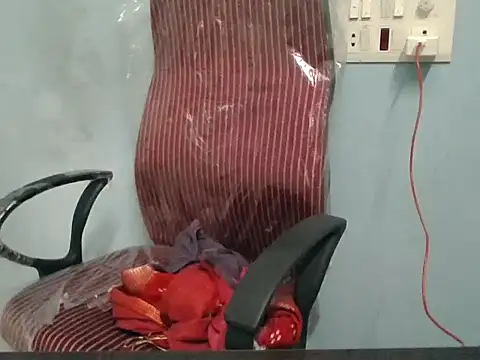 Snapshot of Rathi-priyaa chatting on 03-27-26, 08:37 Rathi-priyaa online show from 03-27-26, 08:37