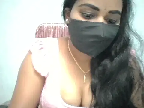 Snapshot of Rathi-priyaa chatting on 04-06-26, 04:10 Rathi-priyaa online show from 04-06-26, 04:10