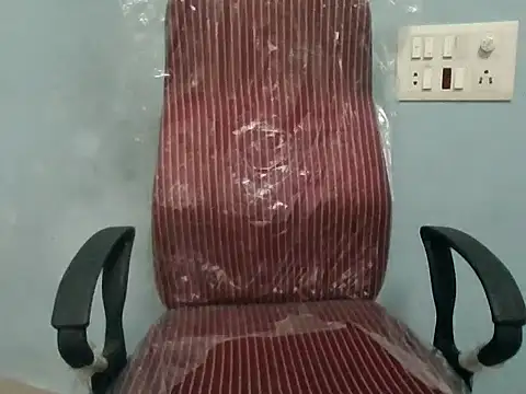 Snapshot of Rathi-priyaa chatting on 04-22-26, 04:37 Rathi-priyaa online show from 04-22-26, 04:37