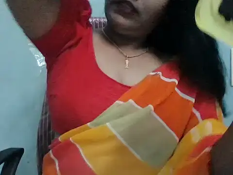 Snapshot of Rathi-priyaa chatting on 05-05-26, 03:47 Rathi-priyaa online show from 05-05-26, 03:47