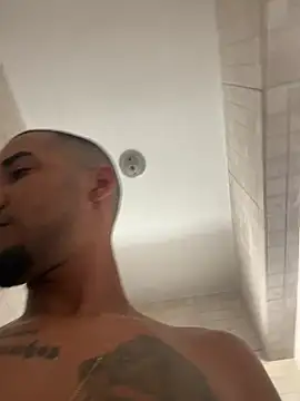 Snapshot of Gomes5433 chatting on 03-11-26, 04:35 Gomes5433 online show from 03-11-26, 04:35