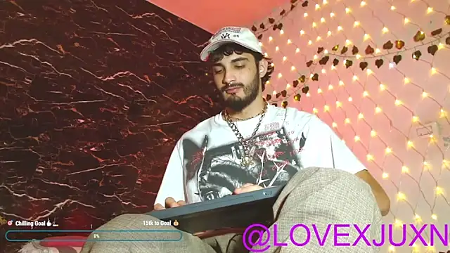 LovexJuxn8 online show from 05-05-26, 01:24