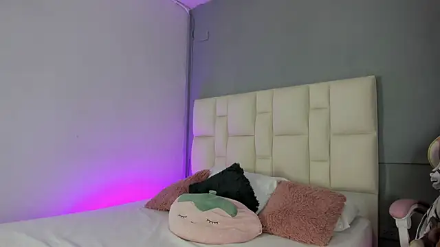 Snapshot of Zaphiro__Sky chatting on 03-13-26, 08:43 Zaphiro Sky online show from 03-13-26, 08:43