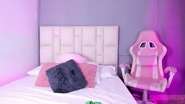 Snapshot of Zaphiro__Sky chatting on 03-18-26, 09:56 Zaphiro Sky online show from 03-18-26, 09:56