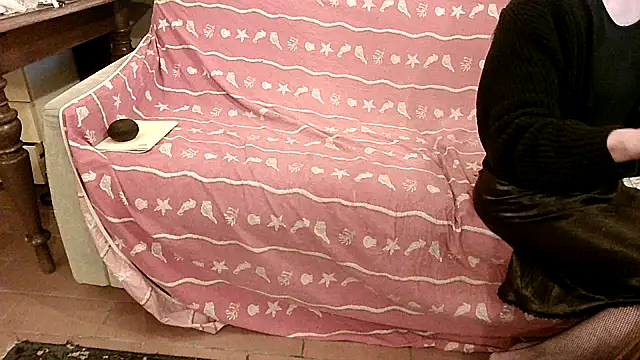 Snapshot of Sexwestworld chatting on 02-18-26, 09:00 Sexwestworld online show from 02-18-26, 09:00