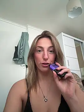 Snapshot of CURVY-CALLIE-XO chatting on 02-11-26, 04:23 CURVY-CALLIE-XO online show from 02-11-26, 04:23